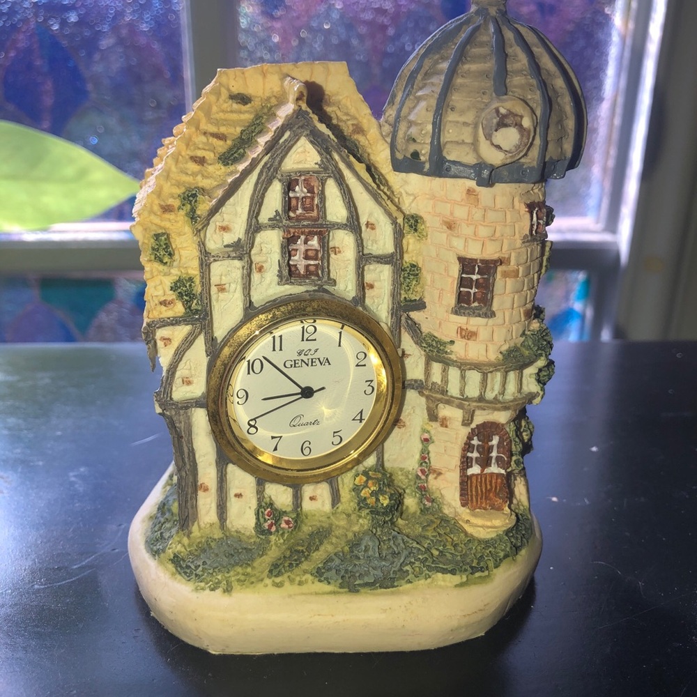 Geneva Quartz Cottage Desk Clock